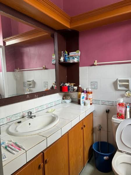 Semi-Detached House for Sale in Ayer Keroh (Melaka) - Anita Omar - Bathroom - PropertyGuru.com.my