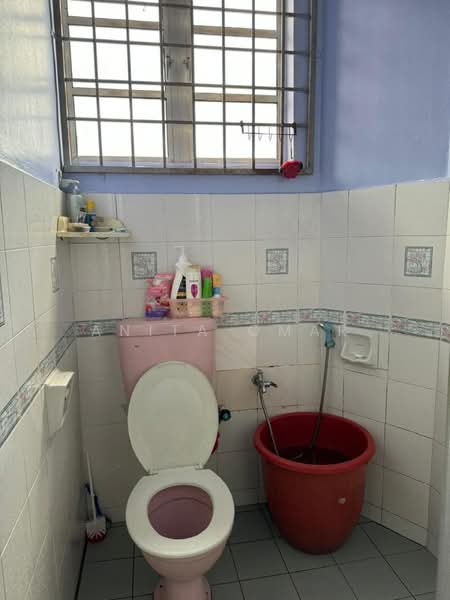 Semi-Detached House for Sale in Ayer Keroh (Melaka) - Anita Omar - Bathroom - PropertyGuru.com.my