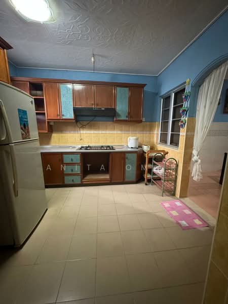 Semi-Detached House for Sale in Ayer Keroh (Melaka) - Anita Omar - Kitchen - PropertyGuru.com.my