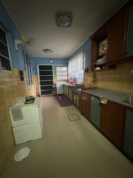 Semi-Detached House for Sale in Ayer Keroh (Melaka) - Anita Omar - Kitchen - PropertyGuru.com.my