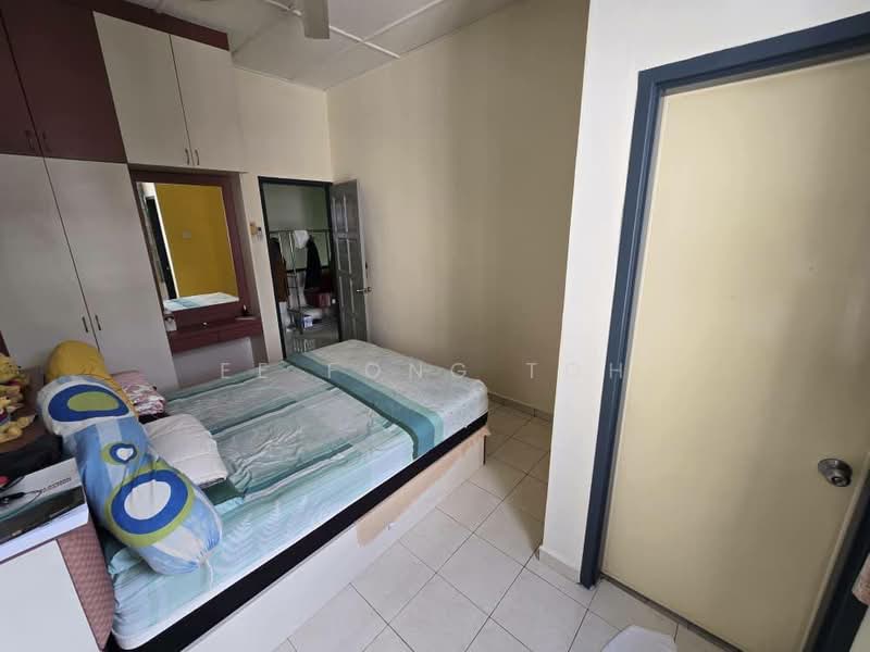 Rumah Teres 2 Tingkat untuk Dijual di Taman Desa Cemerlang (Ulu Tiram) - Ee Fong Toh - Bedroom - PropertyGuru.com.my