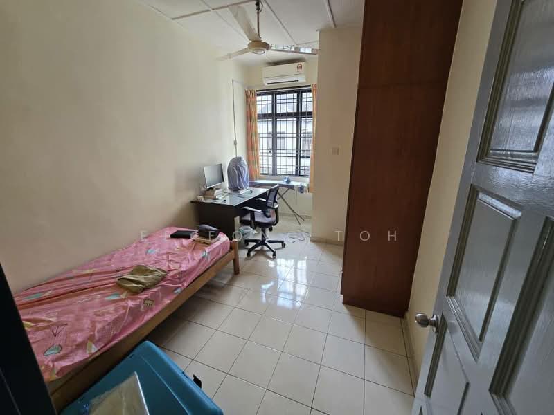 Rumah Teres 2 Tingkat untuk Dijual di Taman Desa Cemerlang (Ulu Tiram) - Ee Fong Toh - Bedroom - PropertyGuru.com.my