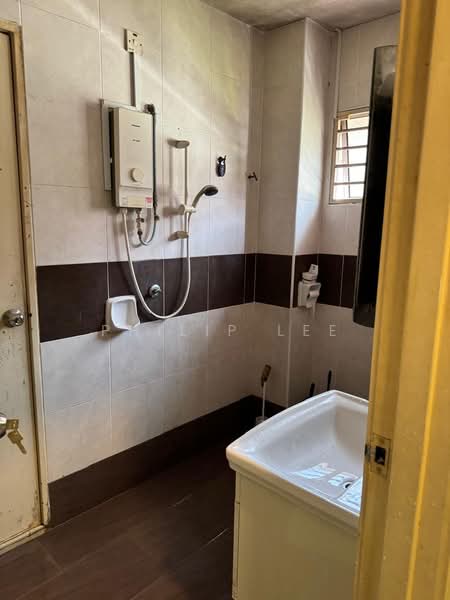 Semi-Detached House for Sale in Taman Sri Putra Mas (Sungai Buloh) - Philip Lee - Bathroom - PropertyGuru.com.my