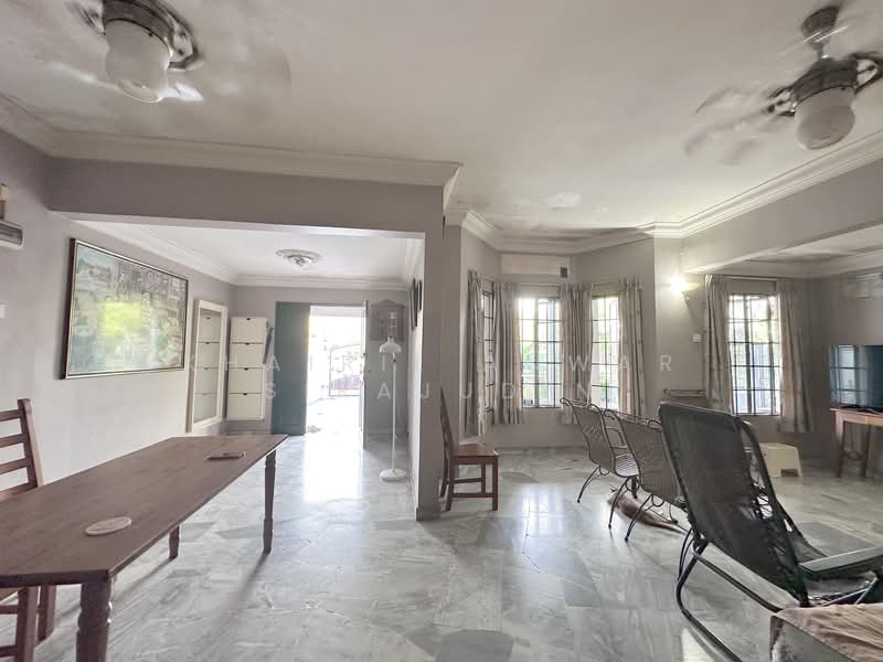 Rumah Teres 2 Tingkat untuk Dijual di Seksyen 8 (Shah Alam) - Khairil Anwar Sirajudin - Living Room - PropertyGuru.com.my