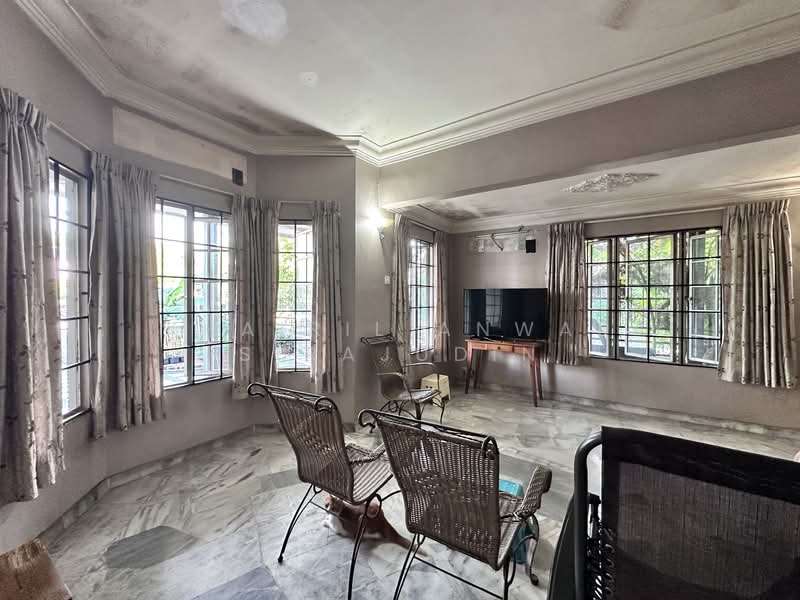 Rumah Teres 2 Tingkat untuk Dijual di Seksyen 8 (Shah Alam) - Khairil Anwar Sirajudin - Living Room - PropertyGuru.com.my