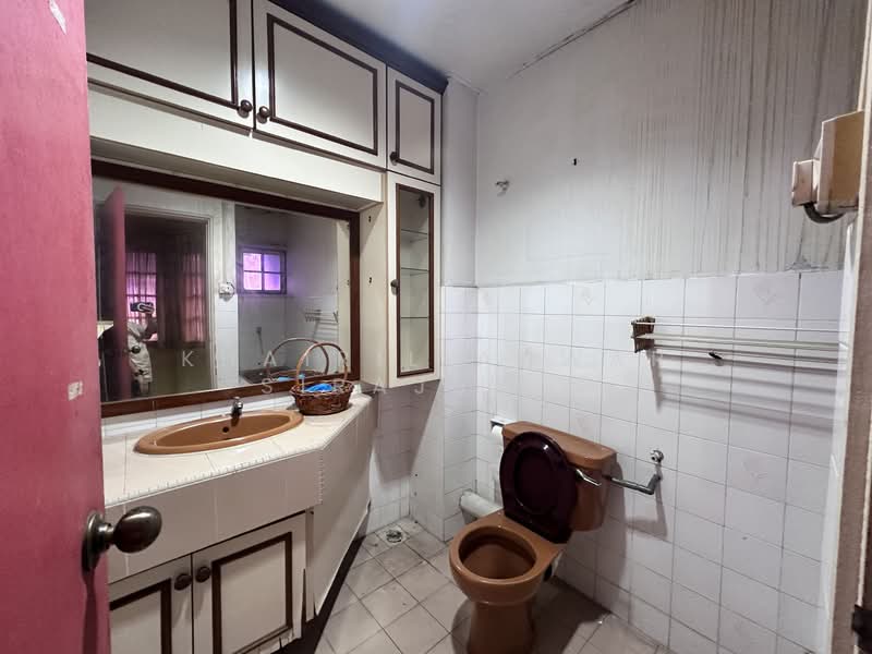 Rumah Teres 2 Tingkat untuk Dijual di Seksyen 8 (Shah Alam) - Khairil Anwar Sirajudin - Bathroom - PropertyGuru.com.my