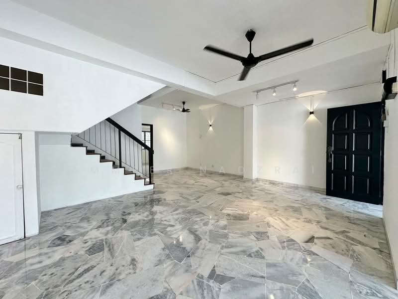 Rumah Teres 2 Tingkat untuk Dijual di Seri Kembangan (Selangor) - Ammeer Nadzrai - Living Room - PropertyGuru.com.my