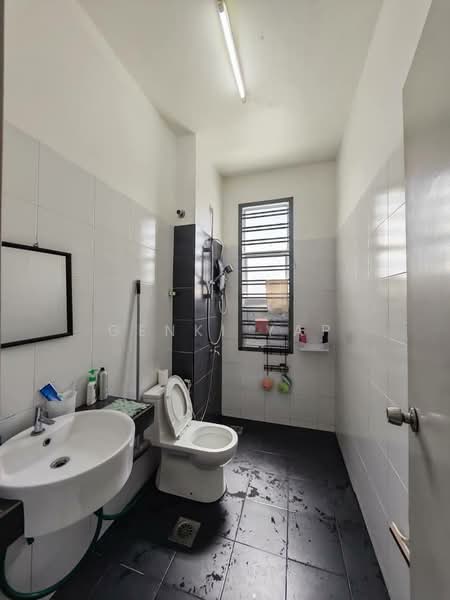 Rumah Teres 2 Tingkat untuk Dijual di Taman Pelangi Indah (Ulu Tiram) - Genki Yap - Bathroom - PropertyGuru.com.my