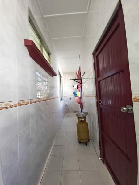 1-storey Terraced House for Sale in Taman Impian Emas (Skudai) - Ee Fong Toh - Corridor - PropertyGuru.com.my