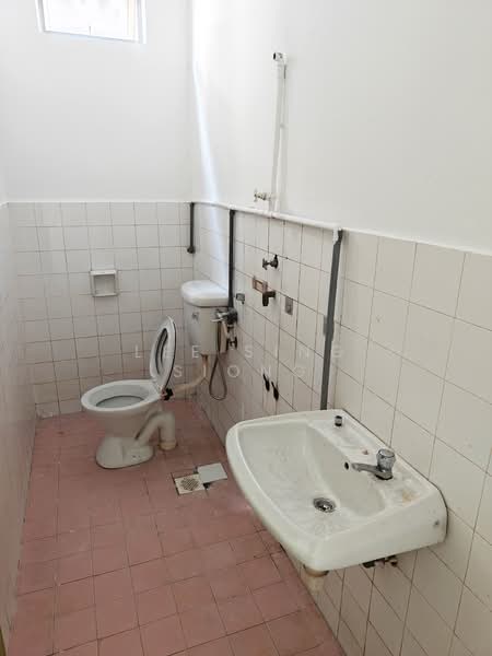 Shop for Rent in Rawang (Selangor) - Lee Sing Siong - Bathroom - PropertyGuru.com.my