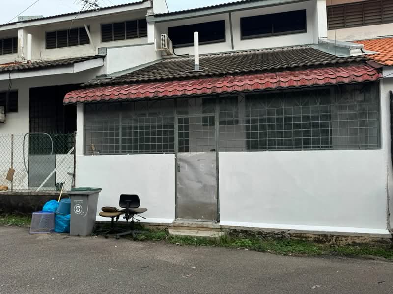 1.5-storey Terraced House for Rent in Taman Molek (Johor Bahru) - Charis Lim - PropertyGuru.com.my