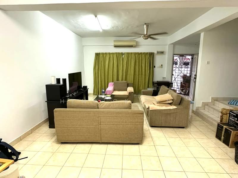 2-storey Terraced House for Sale in Taman Putra Prima (Puchong) - Henrick Tan - Living Room - PropertyGuru.com.my