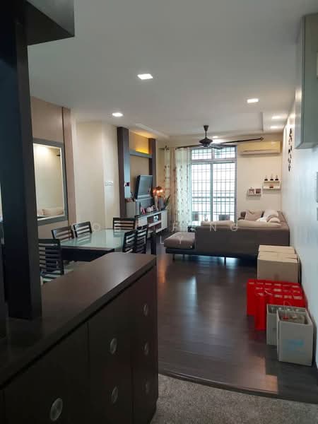 Pangsapuri untuk Dijual di Lake View Suites - Coco Feng Lily - Living Room - PropertyGuru.com.my