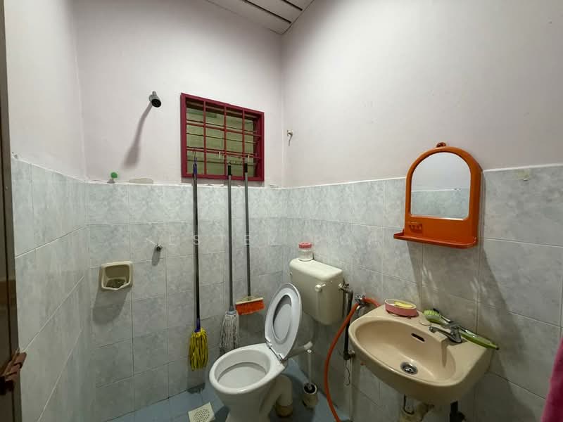 Rumah Teres 1 Tingkat untuk Dijual di Seremban 2 (Negeri Sembilan) - Ester Poh. - Bathroom - PropertyGuru.com.my