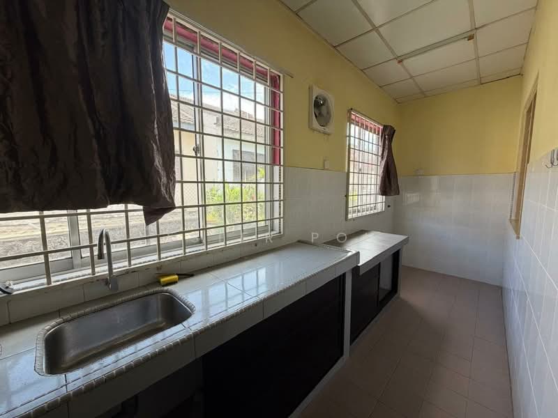 Rumah Teres 1 Tingkat untuk Dijual di Seremban 2 (Negeri Sembilan) - Ester Poh. - Kitchen - PropertyGuru.com.my