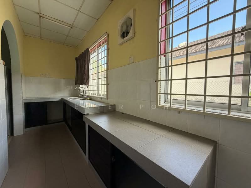 Rumah Teres 1 Tingkat untuk Dijual di Seremban 2 (Negeri Sembilan) - Ester Poh. - Kitchen - PropertyGuru.com.my