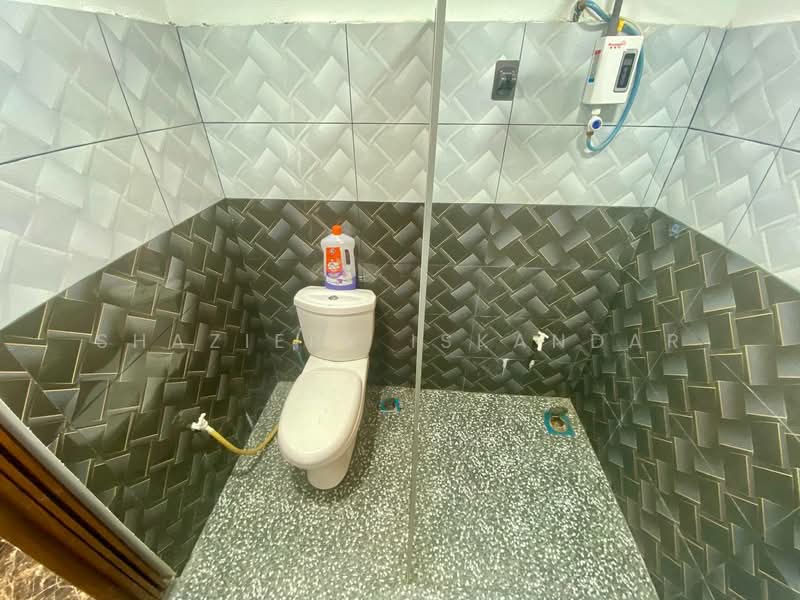 Rumah Teres 2 Tingkat untuk Dijual di Rawang (Selangor) - Shaziery Iskandar - Bathroom - PropertyGuru.com.my