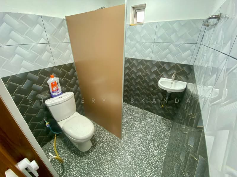 Rumah Teres 2 Tingkat untuk Dijual di Rawang (Selangor) - Shaziery Iskandar - Bathroom - PropertyGuru.com.my