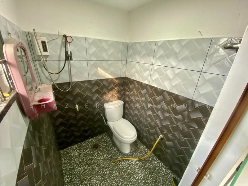 Rumah Teres 2 Tingkat untuk Dijual di Rawang (Selangor) - Shaziery Iskandar - Bathroom - PropertyGuru.com.my