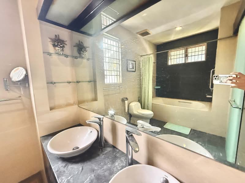 Bungalow House for Sale in Taman Bukit Rinting (Masai) - Daniel Yong - Bathroom - PropertyGuru.com.my