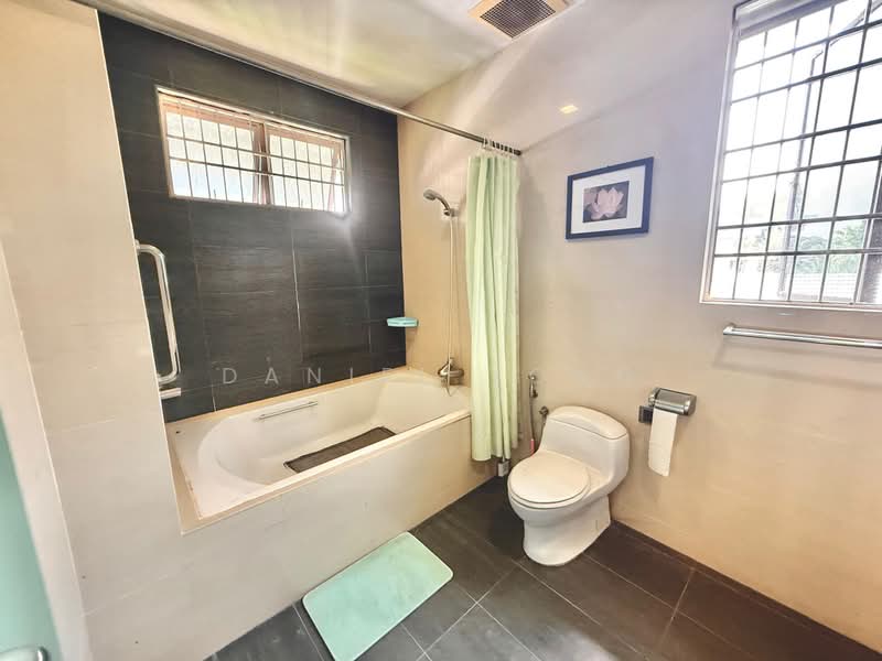 Bungalow House for Sale in Taman Bukit Rinting (Masai) - Daniel Yong - Bathroom - PropertyGuru.com.my