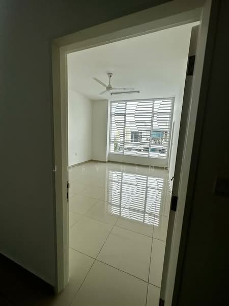 2-storey Terraced House for Rent in Taman Ara Sendayan (Bandar Sri Sendayan) - Joey Heng - Living Room - PropertyGuru.com.my