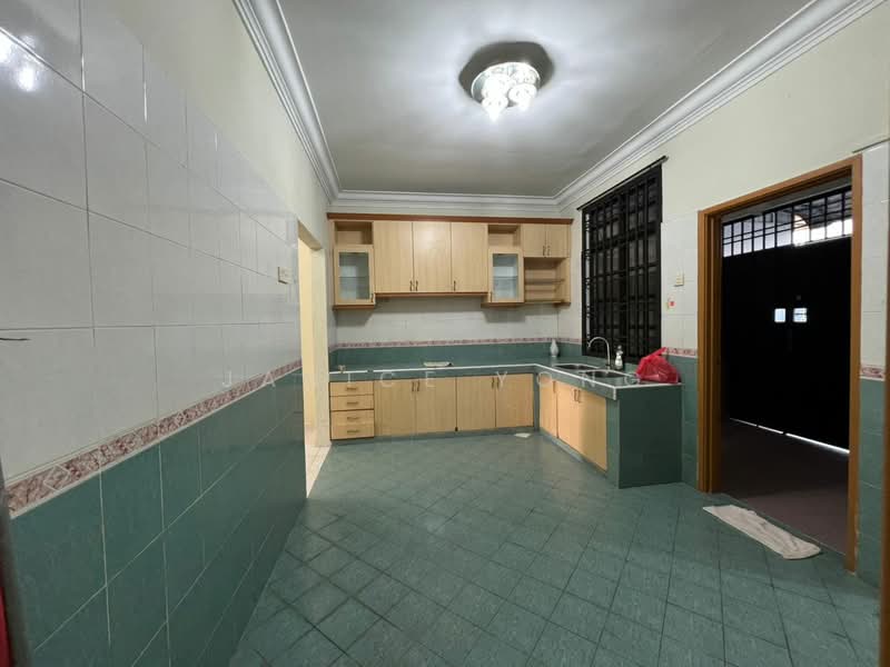 Rumah Teres 2 Tingkat untuk Dijual di Taman Tampoi Indah (Tampoi) - Janice Yong - Kitchen - PropertyGuru.com.my