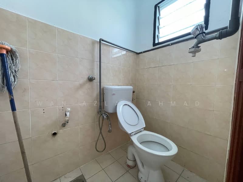 2-storey Terraced House for Sale in Bandar Tasik Puteri (Rawang) - Wan Azlan Ahmad - Bathroom - PropertyGuru.com.my