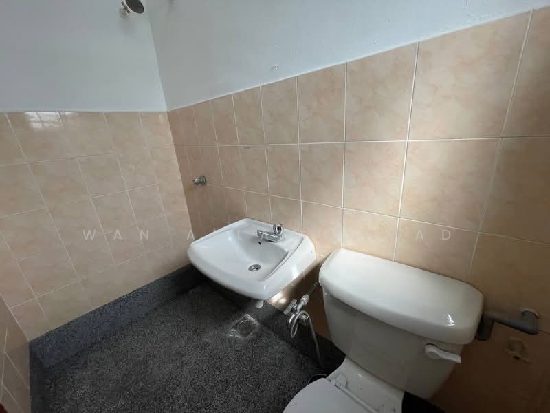 2-storey Terraced House for Sale in Bandar Tasik Puteri (Rawang) - Wan Azlan Ahmad - Bathroom - PropertyGuru.com.my