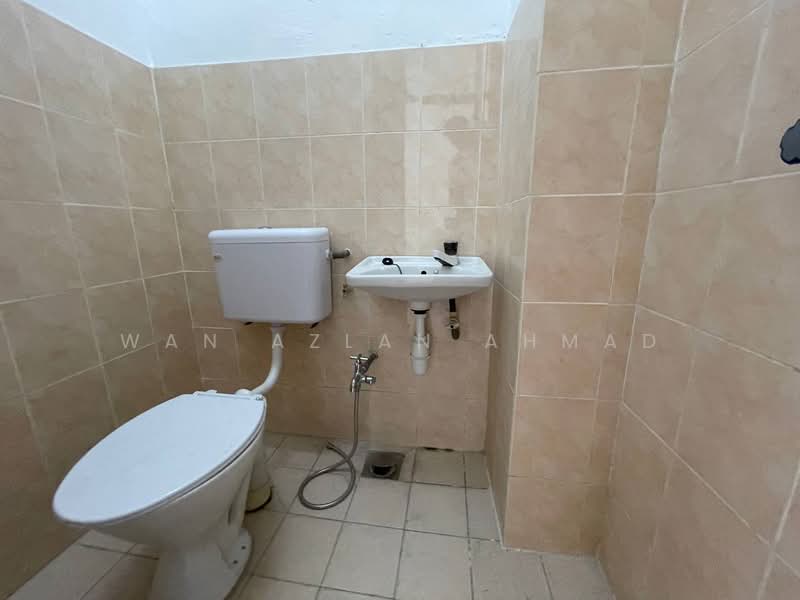 2-storey Terraced House for Sale in Bandar Tasik Puteri (Rawang) - Wan Azlan Ahmad - Bathroom - PropertyGuru.com.my