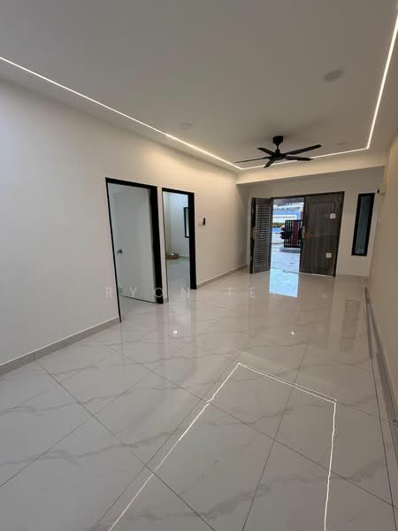 Rumah Teres 1 Tingkat untuk Dijual di Taman Johor Jaya (Johor Bahru) - Ryon Teh - Living Room - PropertyGuru.com.my