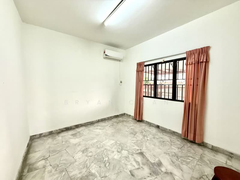 Rumah Teres 2 Tingkat untuk Dijual di Usj 20 (Subang Jaya) - Bryan Chan - Bedroom - PropertyGuru.com.my