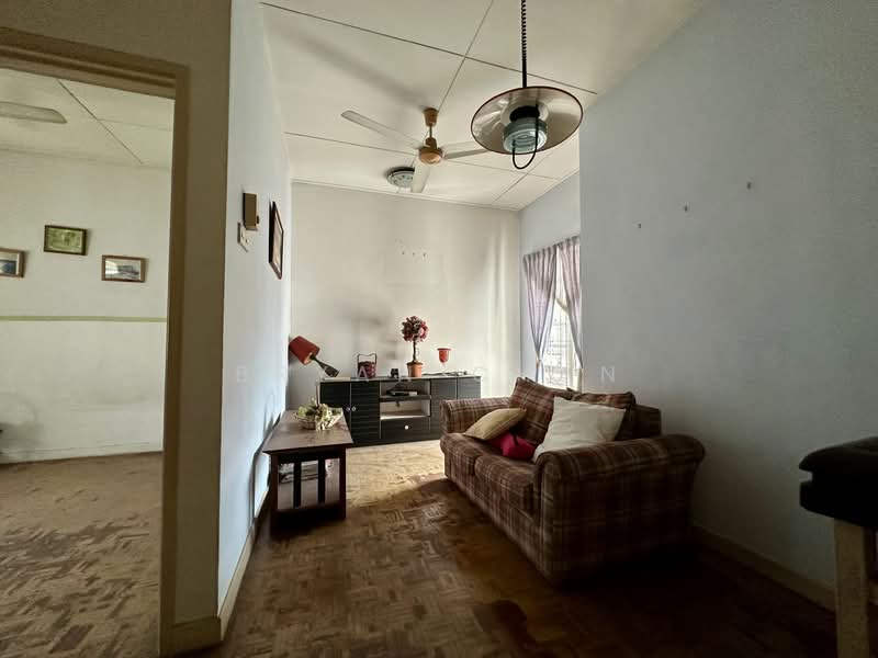 2-storey Terraced House for Sale in Usj 20 (Subang Jaya) - Bryan Chan - Living Room - PropertyGuru.com.my
