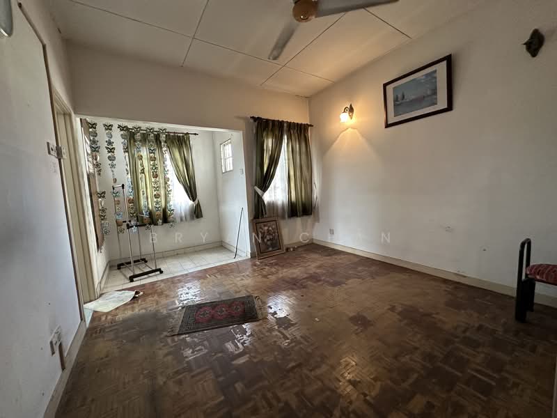 2-storey Terraced House for Sale in Usj 20 (Subang Jaya) - Bryan Chan - Living Room - PropertyGuru.com.my