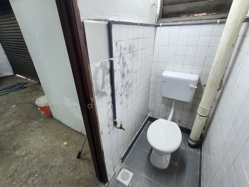Shop / Office for Rent in Taman Kajang Utama (Kajang) - Jovie Lee - Bathroom - PropertyGuru.com.my