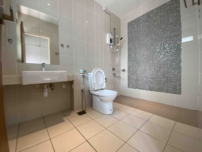 Rumah Teres 2 Tingkat untuk Disewa di Bandar Kinrara (Selangor) - Ken Wong - Bathroom - PropertyGuru.com.my