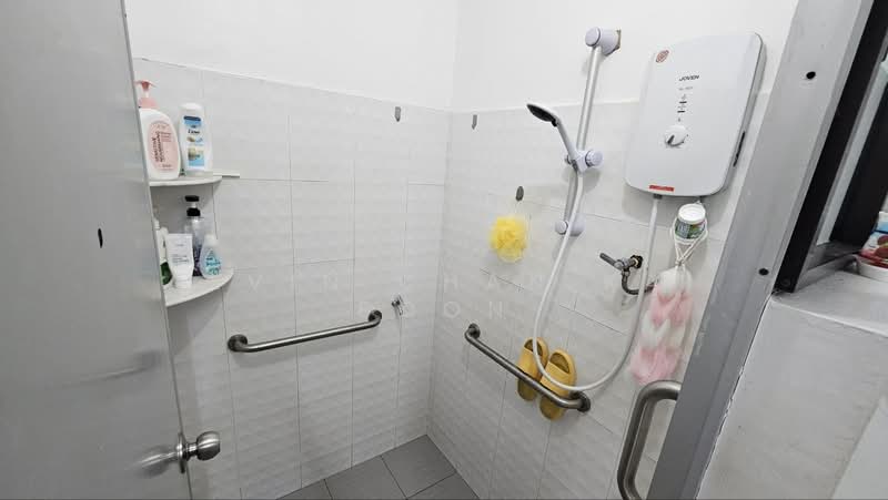 1-storey Terraced House for Sale in Ujong Pasir (Melaka) - Alvin Chan Kai Boon - Bathroom - PropertyGuru.com.my