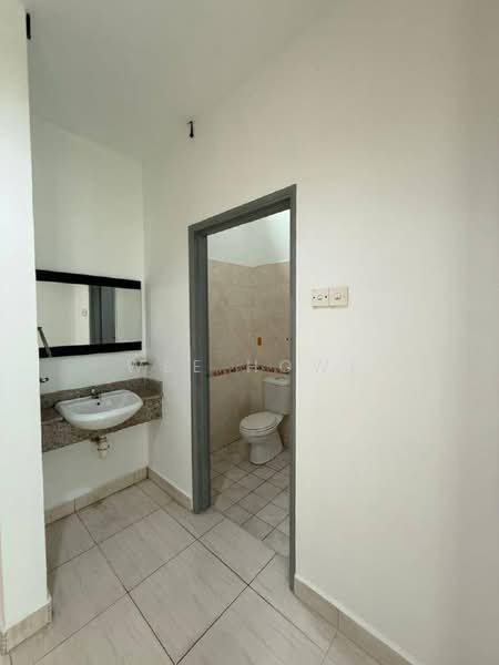 2-storey Terraced House for Sale in Austin Perdana (Tebrau) - Wee Howe - Bathroom - PropertyGuru.com.my