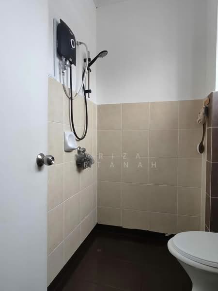 2-storey Terraced House for Sale in Sungai Buloh (Selangor) - Sariza Hartanah - Bathroom - PropertyGuru.com.my