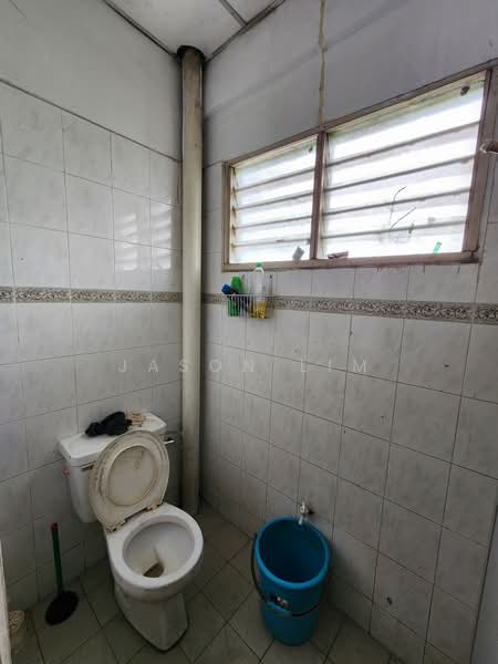 Semi-D Factory for Rent in Johor Bahru (Johor) - Jason Lim - Bathroom - PropertyGuru.com.my