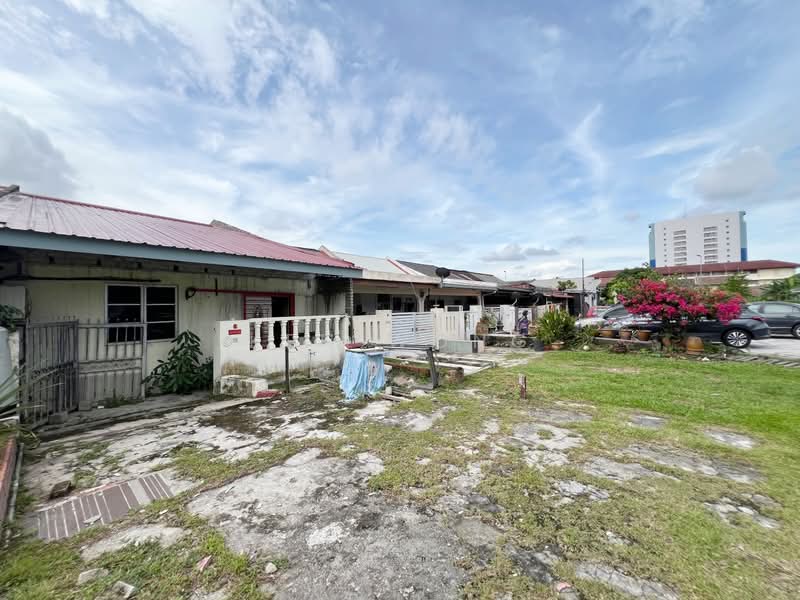 1-storey Terraced House for Sale in Petaling Jaya (Selangor) - Ken Wong - Exterior - PropertyGuru.com.my
