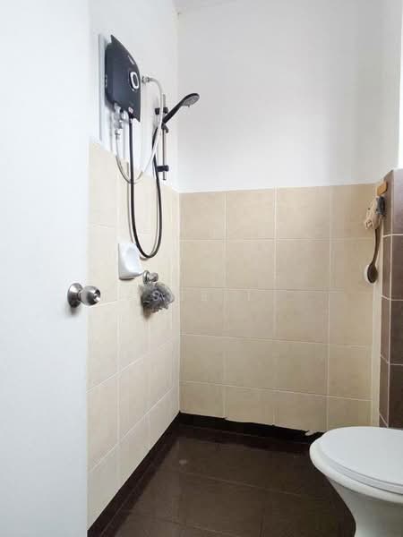 Rumah Teres 2 Tingkat untuk Dijual di Bandar Saujana Putra (Tanjong Duabelas) - Cassell . - Bathroom - PropertyGuru.com.my