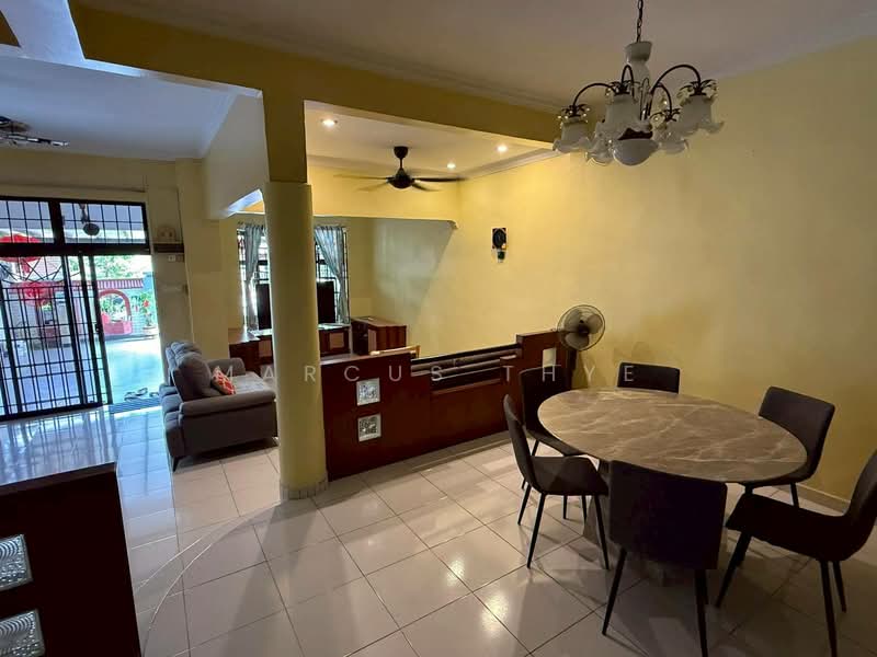 Rumah Teres 2 Tingkat untuk Dijual di Taman Johor Jaya (Johor Bahru) - Marcus Thye - Living Room - PropertyGuru.com.my