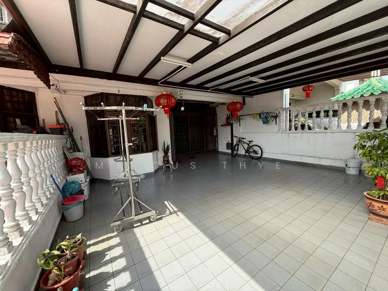Rumah Teres 2 Tingkat untuk Dijual di Taman Johor Jaya (Johor Bahru) - Marcus Thye - Exterior - PropertyGuru.com.my