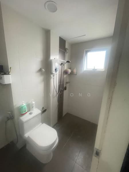 Pangsapuri untuk Disewa di Permas Ville Apartment - Vivi Ong - Bathroom - PropertyGuru.com.my