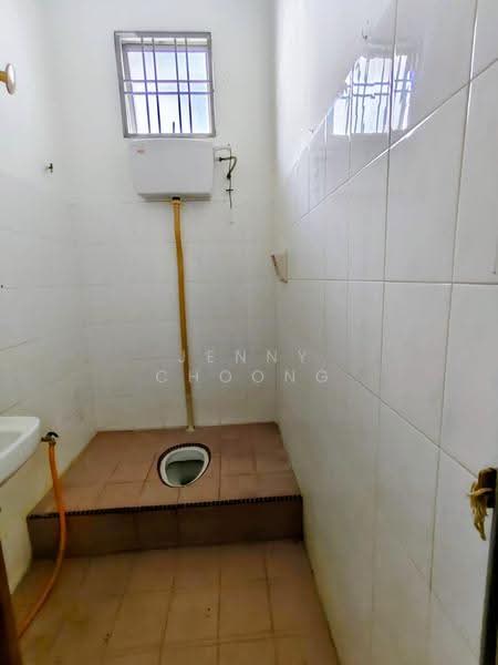 Rumah Teres 2-Tingkat untuk Dijual di Taman Saga (Ampang) - Jenny Choong - Bathroom - PropertyGuru.com.my