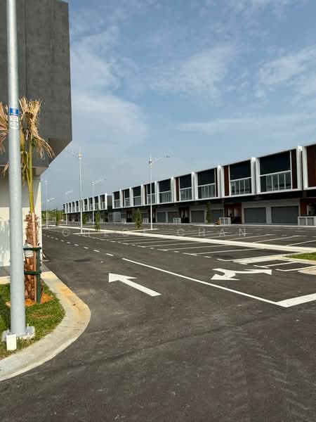 Shop / Office for Rent in Bandar Serenia (Dengkil) - Chloe Chan - Exterior - PropertyGuru.com.my