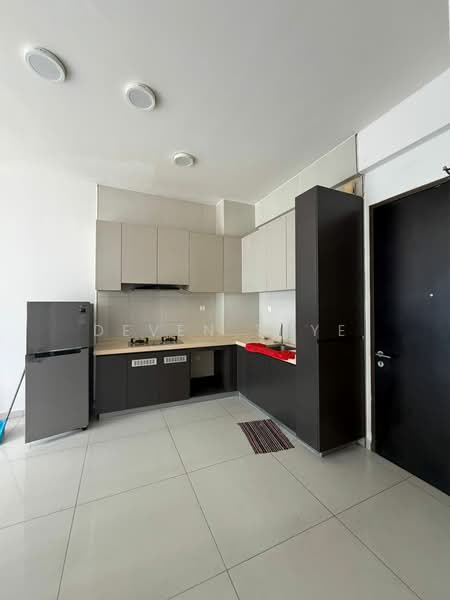 Condominium for Sale at Amberside @ Country Garden Danga Bay - Deven Thye - Kitchen - PropertyGuru.com.my