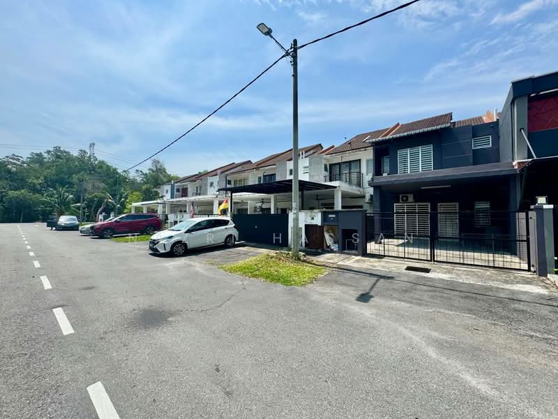 2-storey Terraced House for Sale in Alam Suria (Puncak Alam) - Nazri Hassan - PropertyGuru.com.my