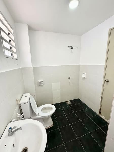 2-storey Terraced House for Sale in Alam Suria (Puncak Alam) - Nazri Hassan - Bathroom - PropertyGuru.com.my